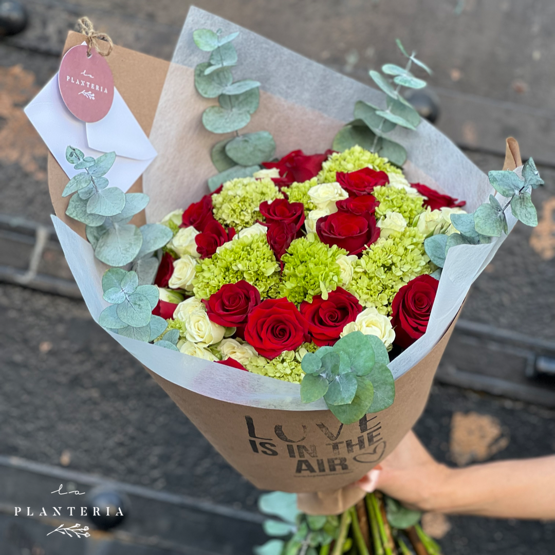 Red green l♡︎ve bouquet