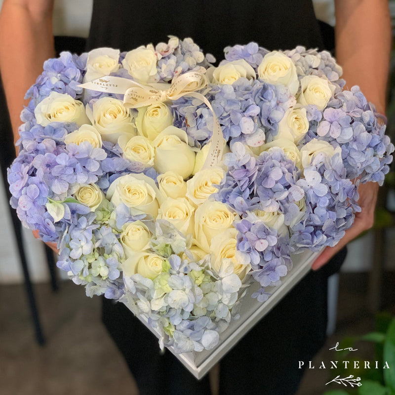 Corazón rosas con Hortensias (6889267396802)